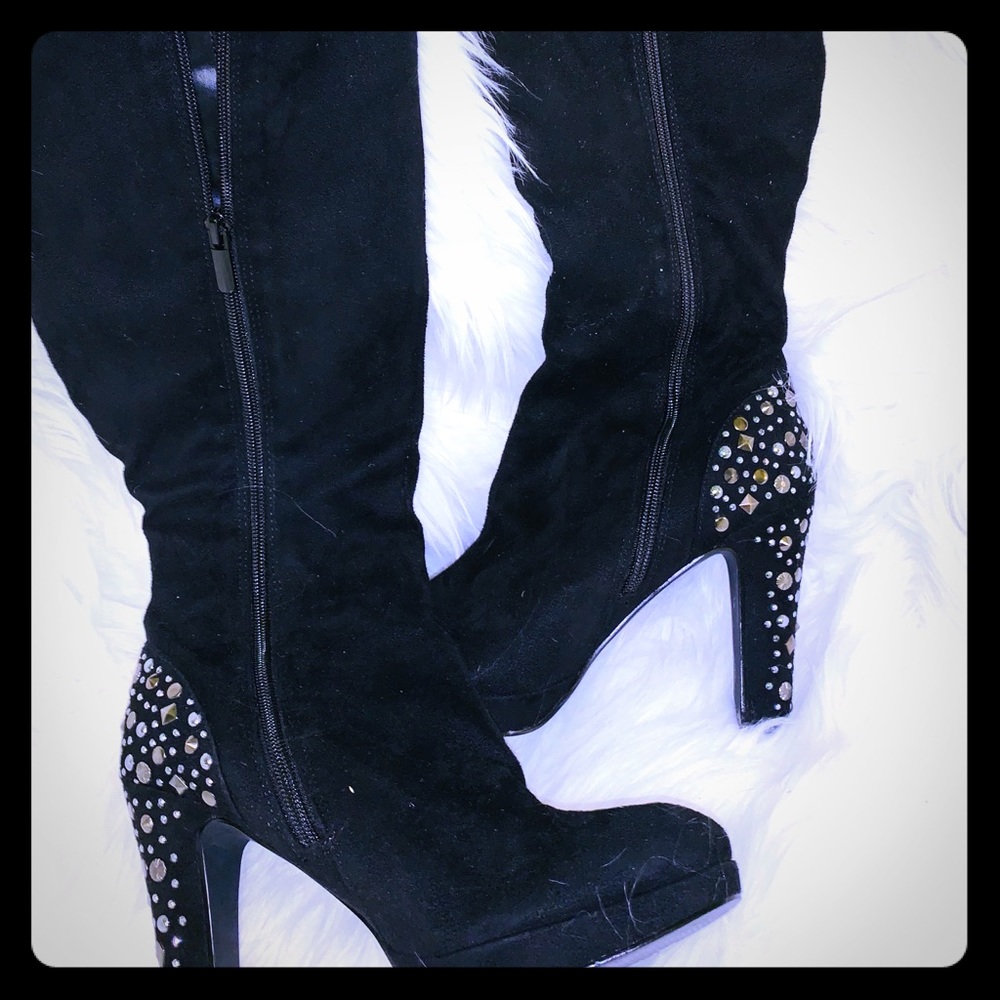 Black knee high knock out boots- glam heels